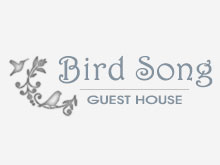 Bird Song Guest House - Bird Song Guest House in Bloemfontein offers affordable self-catering accommodation.  We are located near the Free State University, Grey College, Eunice High School, Free State Stadium, Universitas, Mediclinic and Rosepark Hospitals.